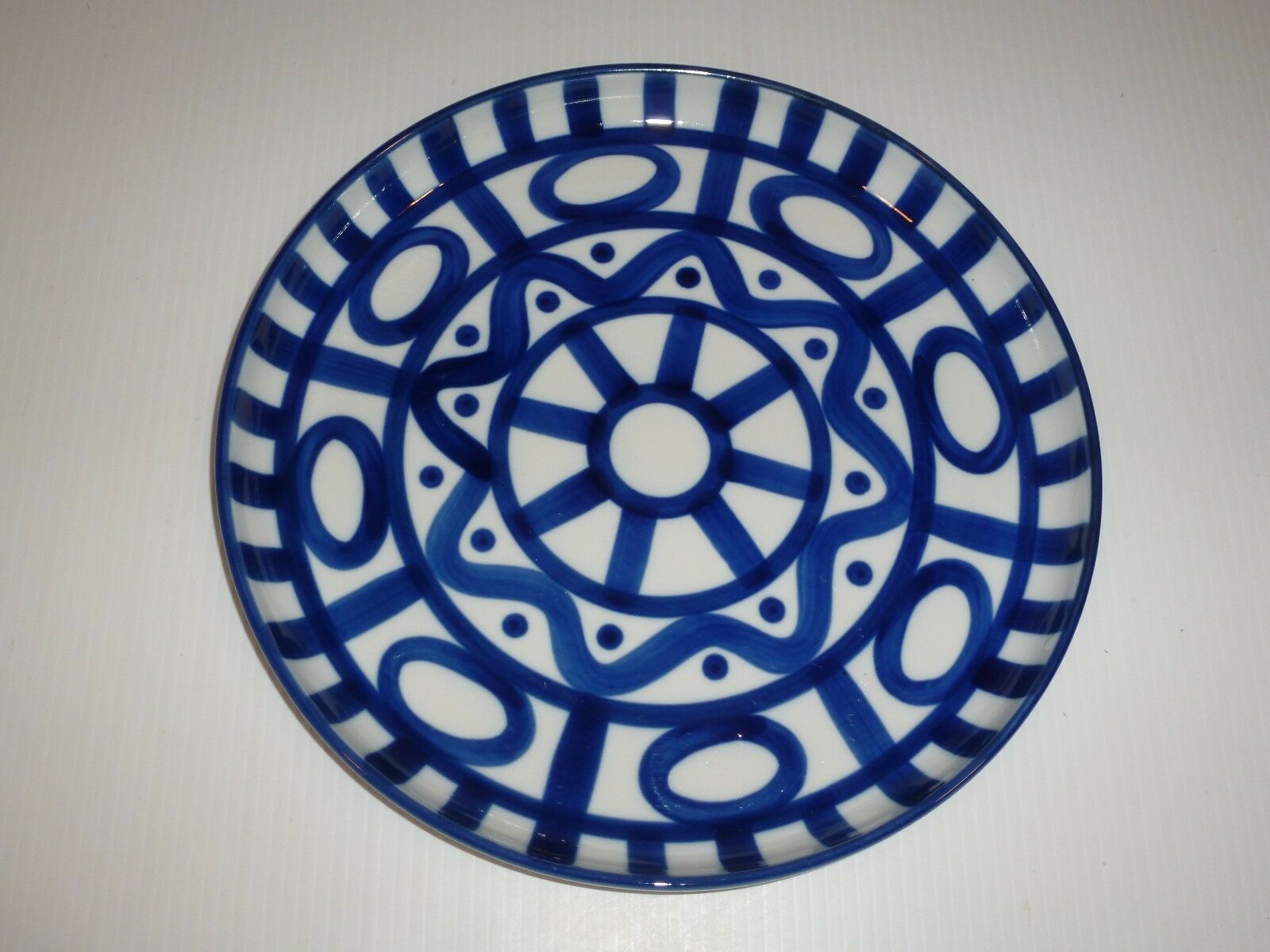 Dansk International Designs Round Serving/chop Plate, Blue Geometrics